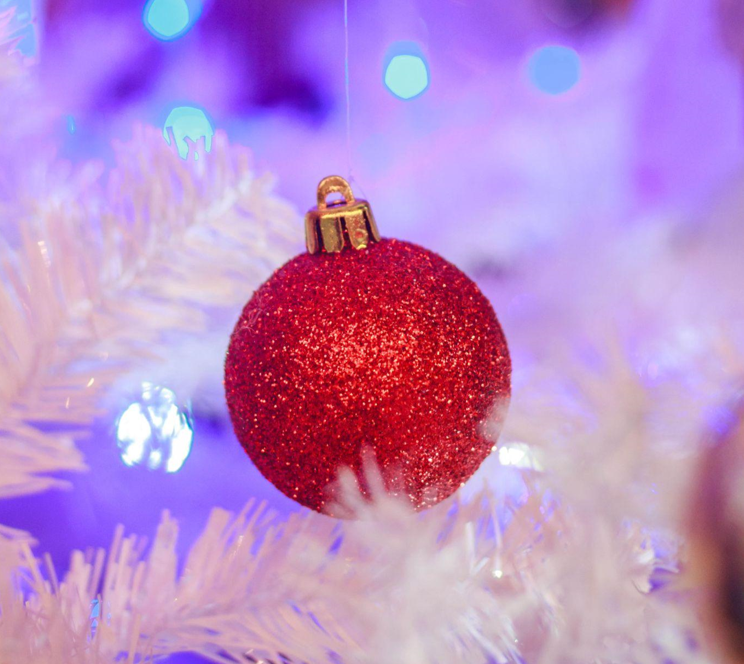 How to Pick the Perfect Artificial Christmas Tree for Your Home