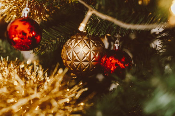 How Unlit Artificial Christmas Trees Can Keep You Fit, Healthy and Beautiful